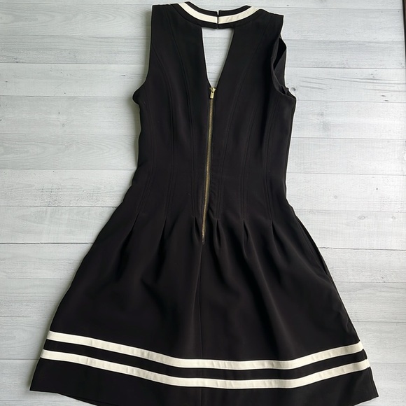 H&M Black and White Deep V Tennis Dress Size 4 - Picture 3 of 11